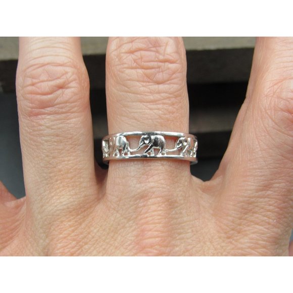 Size 10 Sterling Silver Cute Multiple Elephants Band Ring - Picture 1 of 6